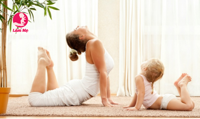 [infographic] 4 Tư thế yoga dành cho mẹ và bé luyện tập tại nhà